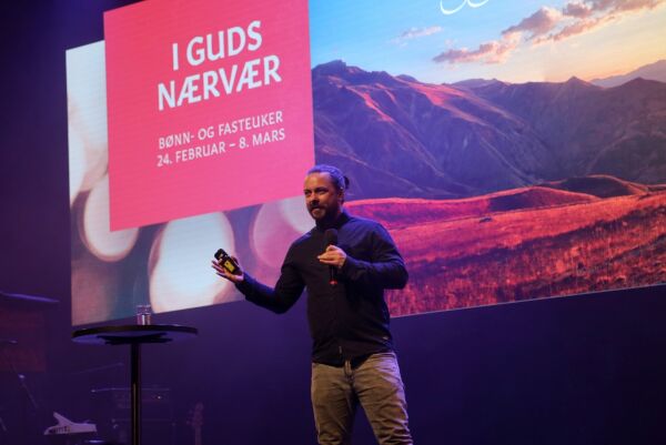 Over 700 på lovsangsfest i Q42
