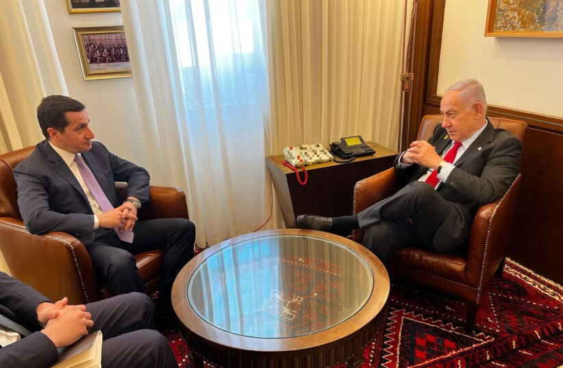 Assistent til presidenten i Aserbajdsjan Hikmet Hajiyev og statsminister Benjamin Netanyahu møttes i Jerusalem 18. februar 2025.
 Foto: GPO
