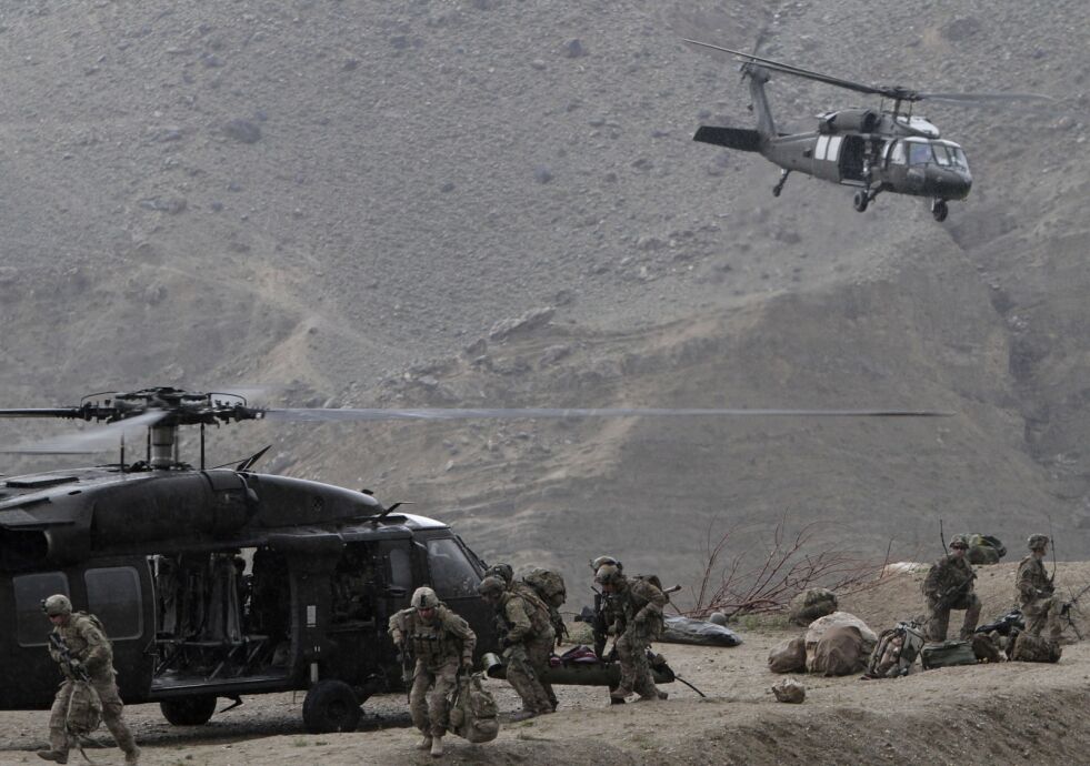 Amerikanske Black Hawk-helikoptre under en operasjon i Afghanistan. Illustrasjonsbilde.
 Foto: Rahmat Gul/NTB Scanpix
