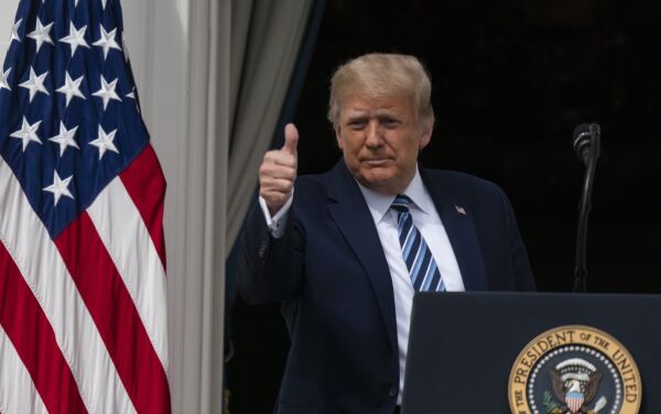Trump erklærer seg frisk og fortsetter valgkampen