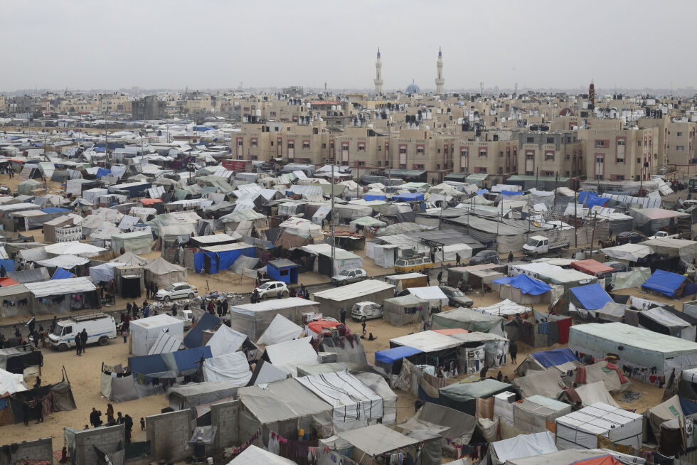 Rafah, 27. februar 2024: En teltleir som huser sivile palestinere på flukt fra kampene mellom terrorgruppen Hamas og israelske styrker.
 Foto: AP Photo/Hatem Ali/NTB.