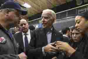 Biden angriper Sanders over militærhjelp til Israel