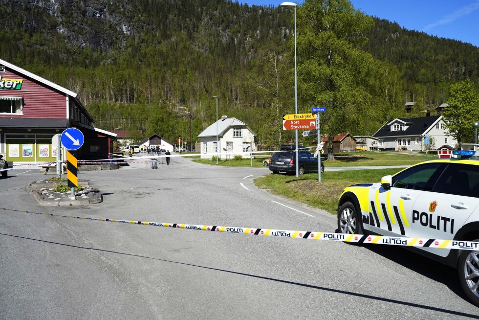Tre personer er knivstukket ved en butikk i Nore i Numedal. Foto:
 Foto: Lise Åserud / NTB