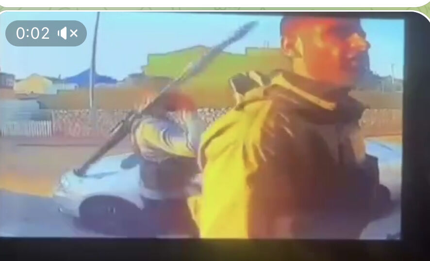 INNENFOR ISRAEL: Skjermdump fra en video som viser terrorister der de er inne i flere israelske byer lørdag morgen nær Gaza.
 Foto: Skjermdump