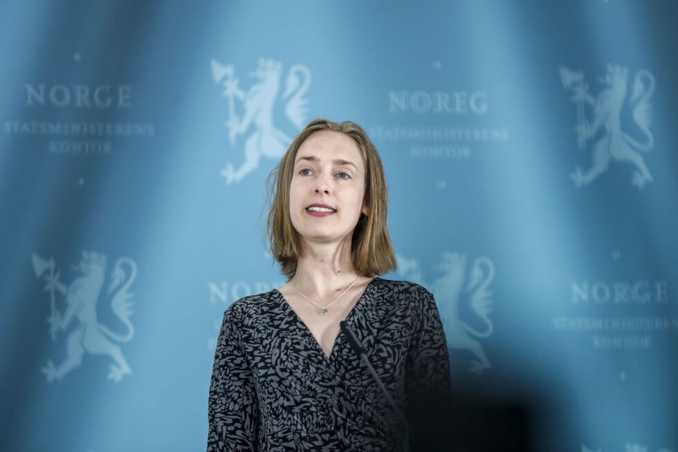 Næringsminister Iselin Nybø (V) sier regjeringen vurderer tiltak for å dekke avbestilte reiser dersom pakkereiseselskaper går konkurs.
 Foto: Vidar Ruud / NTB scanpix