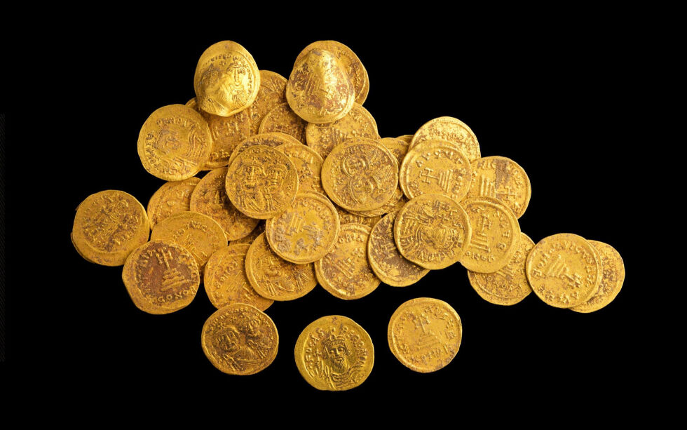 Gullmyntene som ble funnet nord i Israel stammer fra tiden 602-635 e.kr.
 Foto: Dafna Gazit, Antiquities Authority