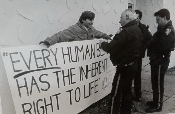 Ble dømt til fengsel for «pro life»-skilt