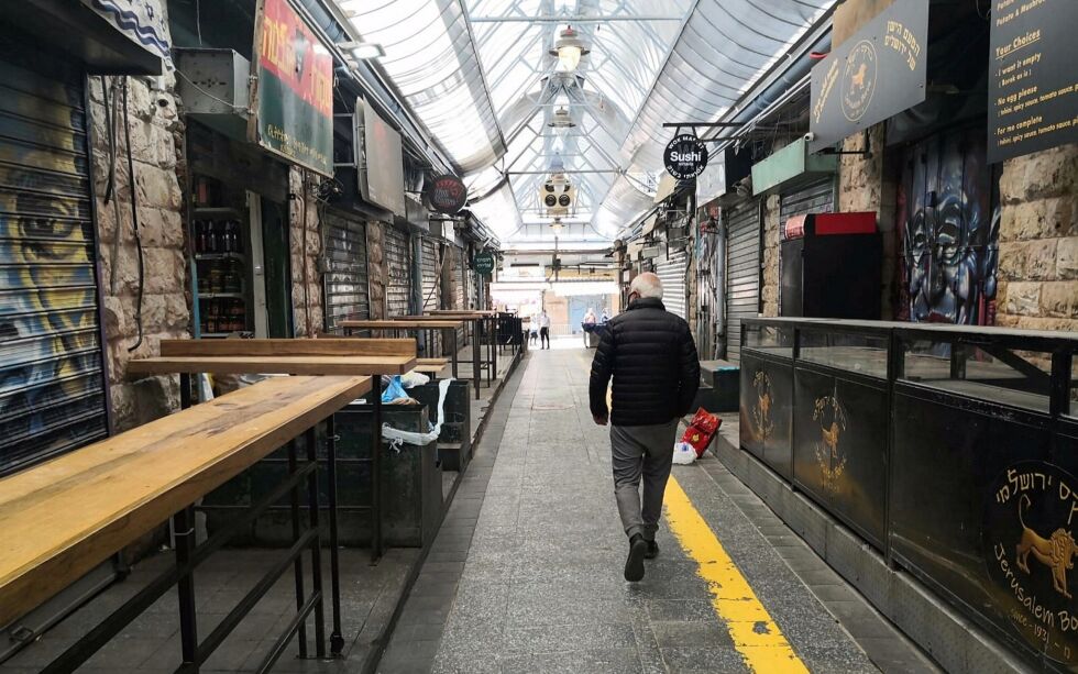 Bare noen få butikker er åpne i Mahane Yehuda Market (The Shuk) i Jerusalem på fredag 17. april 2020. Israel var da midt i den første nedstengningen av samfunnet. Illustrasjonsbilde.
 Foto: Kobi Richter / TPS
