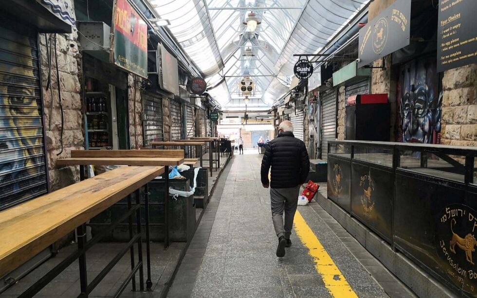 Bare noen få butikker er åpne i Mahane Yehuda Market (The Shuk) i Jerusalem på fredag 17. april 2020. Israel var da midt i den første nedstengningen av samfunnet. Illustrasjonsbilde.
Foto: Kobi Richter / TPS