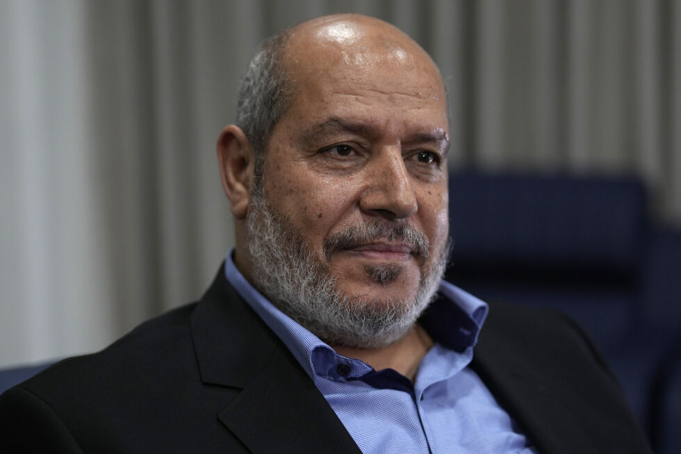 Khalil al-Hayya representer den palestinske terrorgruppen Hamas i forhandlinger om våpenhvile og fangeutveksling. Her fra et intervju med The Associated Press, i Istanbul, Tyrkia, onsdag 24. april 2024.
 Foto: AP Photo/Khalil Hamra/NTB.