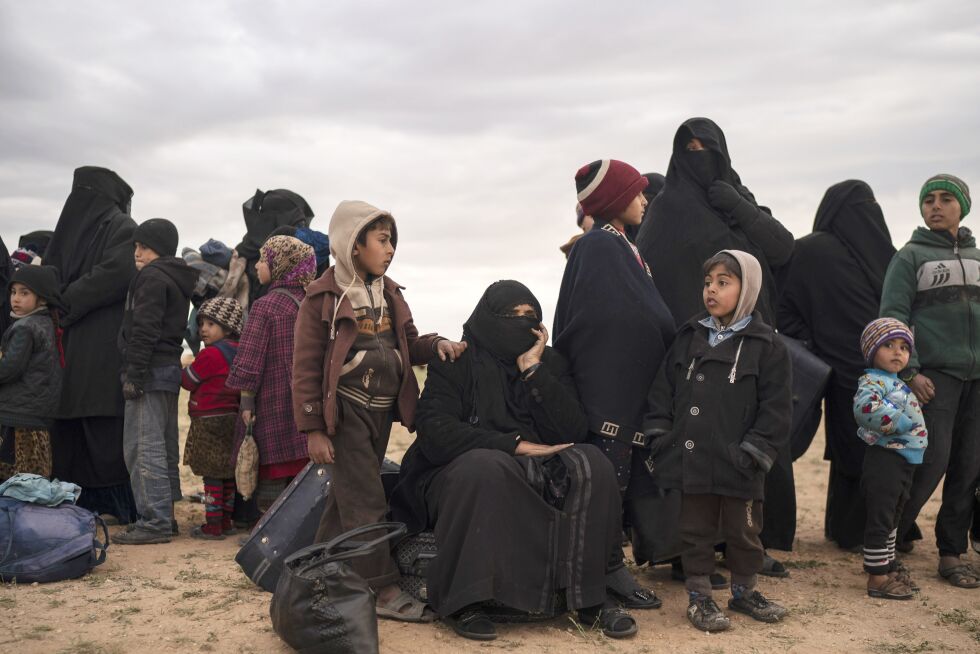 Oppløsning: Islamsk Stat er nedkjempet. Overlevende IS-kvinner, med blod på hendene, lever med sine barn i kurdisk fangenskap. Hva skal verden gjøre med dem?
 Foto: NTB AP