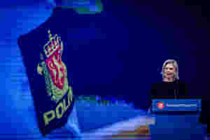 Tre personer er pågrepet for å ha fulgt etter Frp-leder Sylvi Listhaug