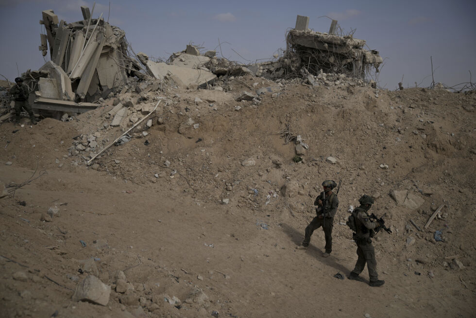 Israelske soldater inntar posisjoner under en bakkeoperasjon på Gazastripen i september.
 Foto: NTB/AP/Leo Correa