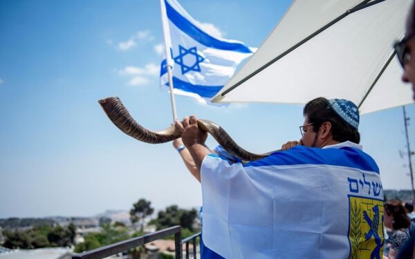 Israel har fått 146.000 flere innbyggere - og i kveld starter nyttårsfeiringen for mange