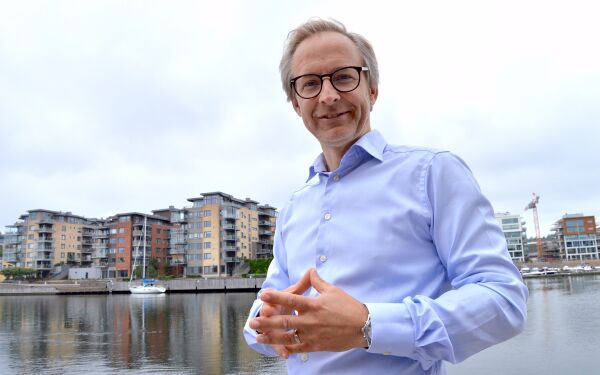 Få rike onkler, mange partnere på grasrota
