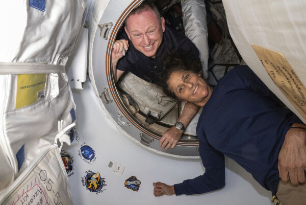 NASA henter hjem strandede astronauter fra verdensrommet