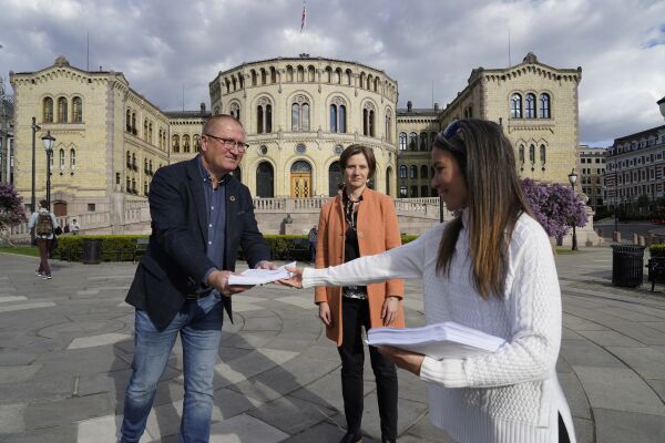 KrF og Sp mottok 42.000 underskrifter til støtte i kampen om bioteknologiloven