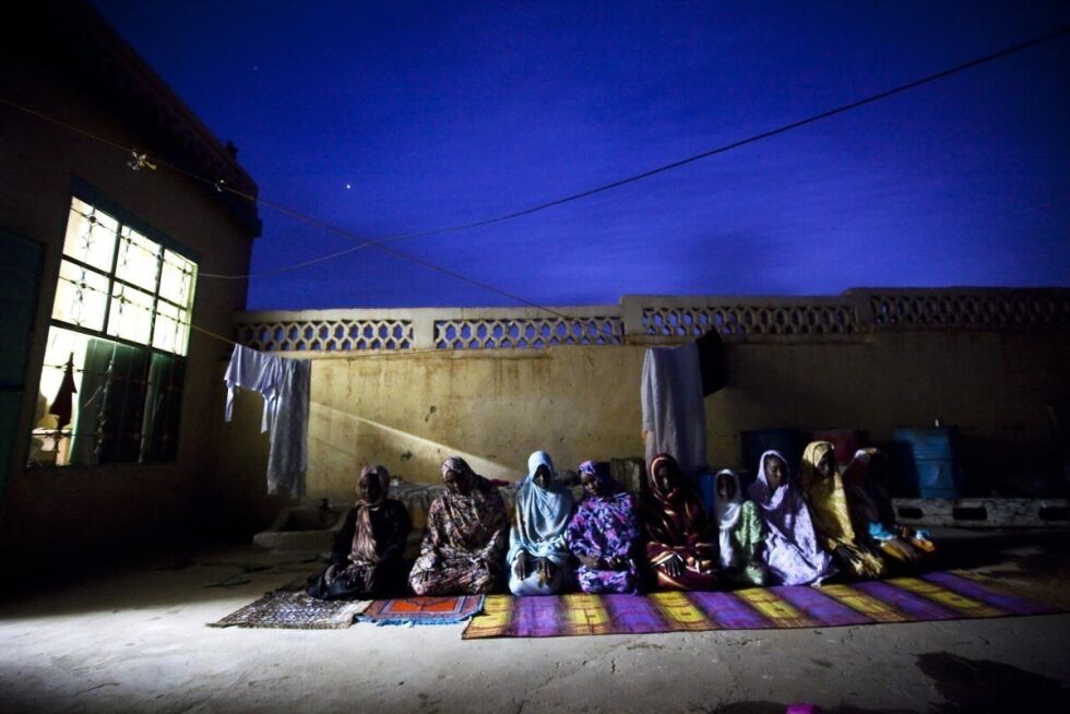 RAMADAN: Muslimer over hele verden faster og ber denne måneden. Her er en gruppe kvinner samlet i Darfur, Sudan. Illustrasjonsfoto. Personene på bildet er ikke relatert til innholdet i artikkelen.
 Foto: FN / Flickr.com / CC