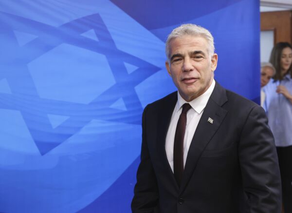 Israels utenriksminister på historisk besøk til Emiratene