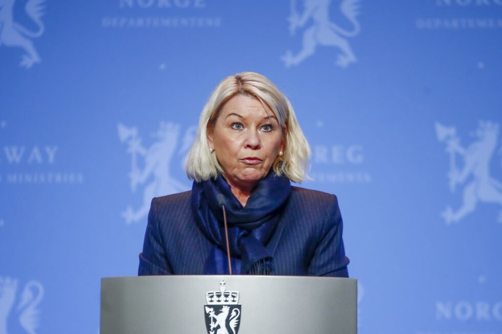 Utreder portforbud: Justis- og beredskapsminister Monica Mæland på pressekonferanse om koronasituasjonen i Norge.
 Foto: Terje Pedersen / NTB