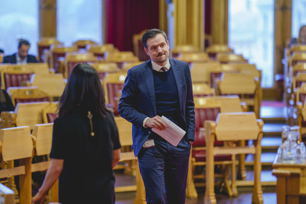 Dag-Inge Ulstein peker på næringslivets behov når det gjelder strøm.