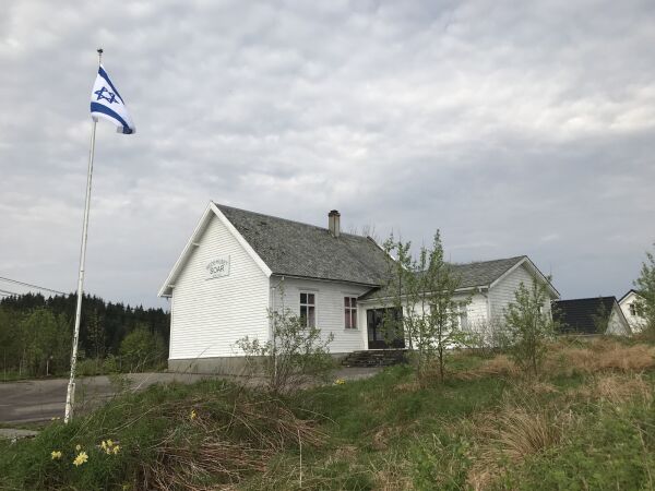 Heiste Israels flagg på bedehuset
