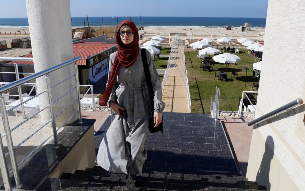 Afaf Al-Najar kjemper for å reise ut av Gazastripen. Hun vil benytte et stipend i Tyrkia for å studere. Men faren hennes utnytter en ny Hamas-lov som hindrer kvinner i å reise mot deres mannlige foresattes vilje.
 Foto: Adel Hana / NTB