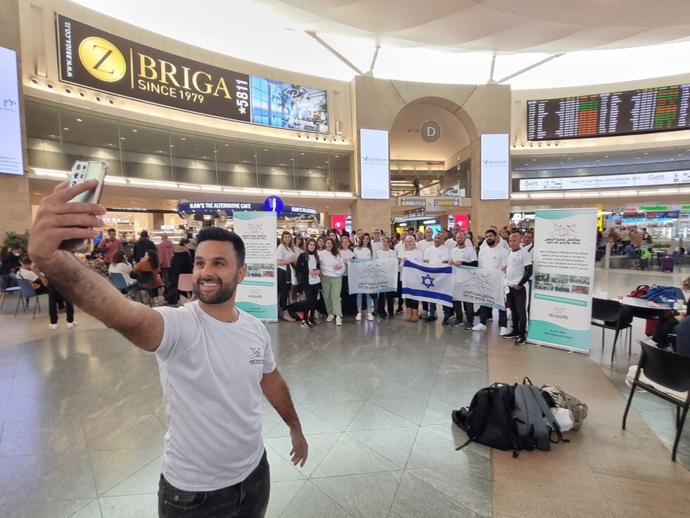 Yoseph Haddad med en gruppe arabiske israelere på vei til Auschwitz for en minnemarkering av Holocaustdagen i 2022.
 Foto: Yoseph Haddad/Facebook.
