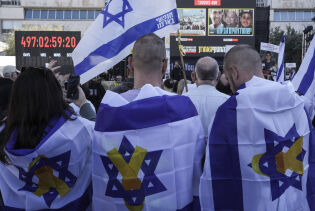 Tre israelske gisler løslatt og overlevert til israelske styrker