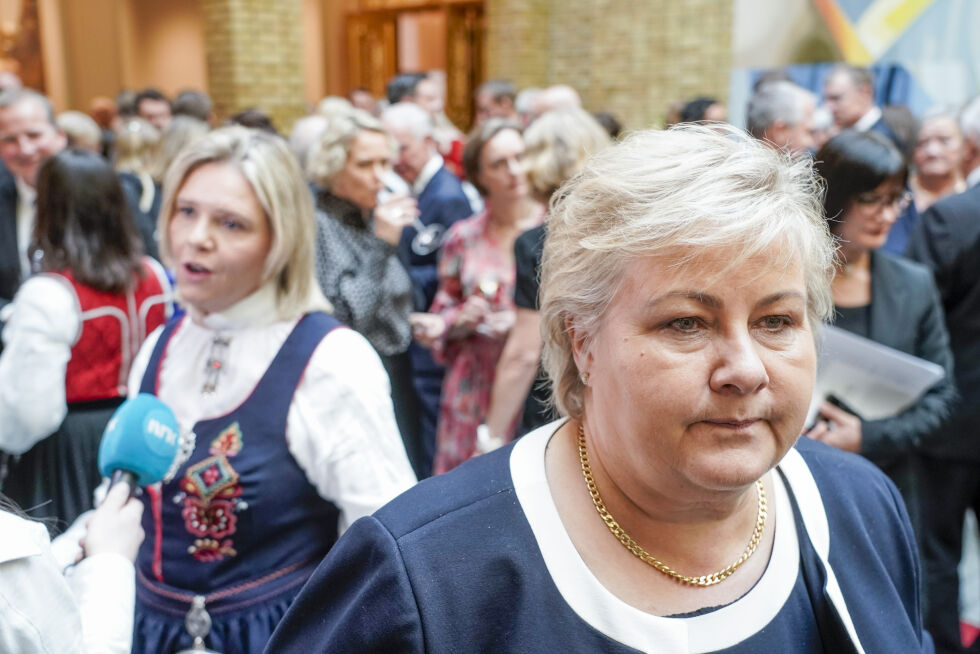Erna Solberg (H) må innse at Sylvi Listhaug (Frp) forsyner seg av hennes velgere.
 Foto: Terje Pedersen / NTB