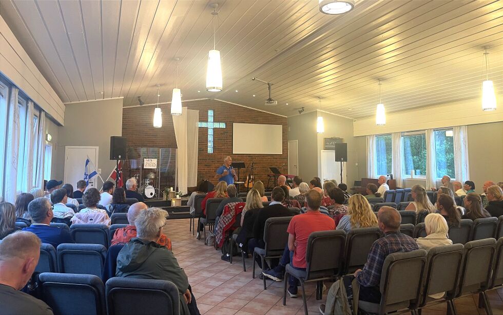 Det var mye folk i alle aldersgrupper på Tertnes Bedehus torsdag kveld på Evangeliet Ut til Foket sitt sommerstevne, som avholdes 23. - 29. juni.
 Foto: Anita A. Sæle