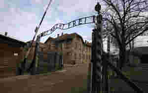 Auschwitz-heltens sønn søker millionerstatning fra Polen for farens henrettelse i 1948