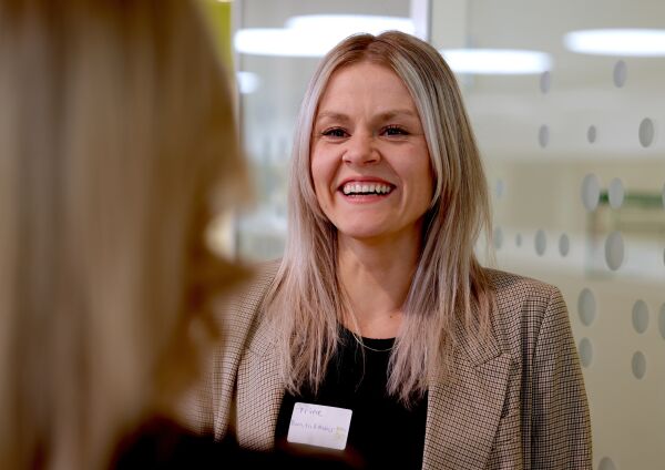 Vil utruste foreldre til kamp mot skjermpress