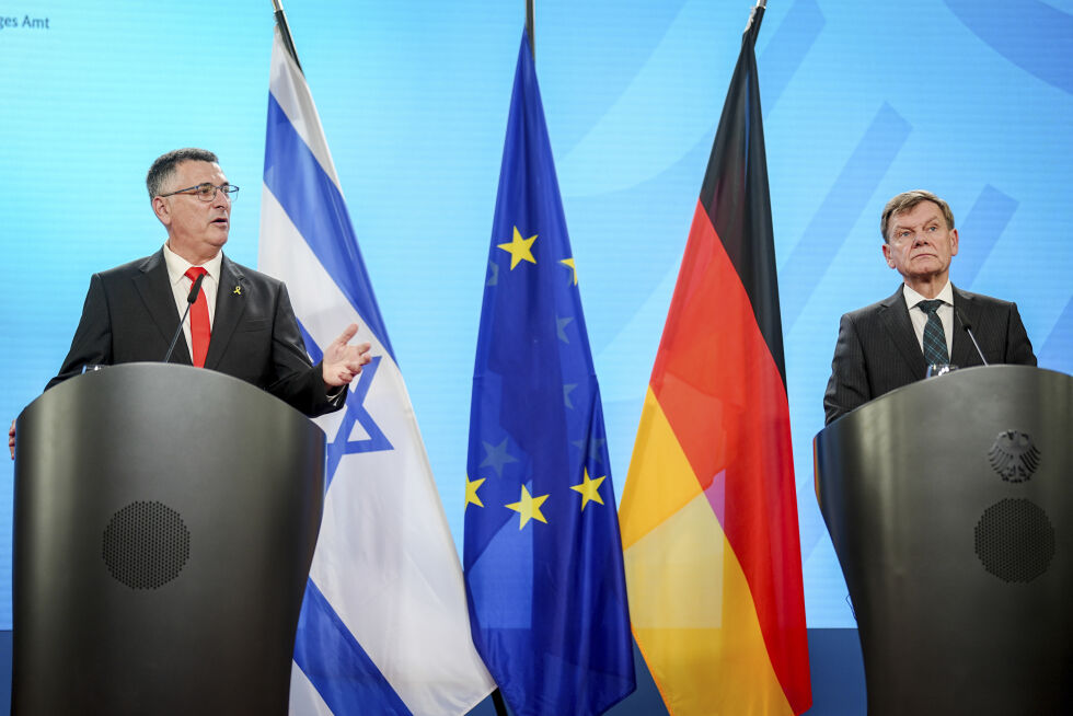 Den tyske utenriksministeren Johann Wadephul, til høyre, og hans israelske motpart Gideon Saar under en pressekonferanse i Berlin, Tyskland, torsdag 5. juni 2025.
 Foto: Kay Nietfeld / dpa via AP / NTB