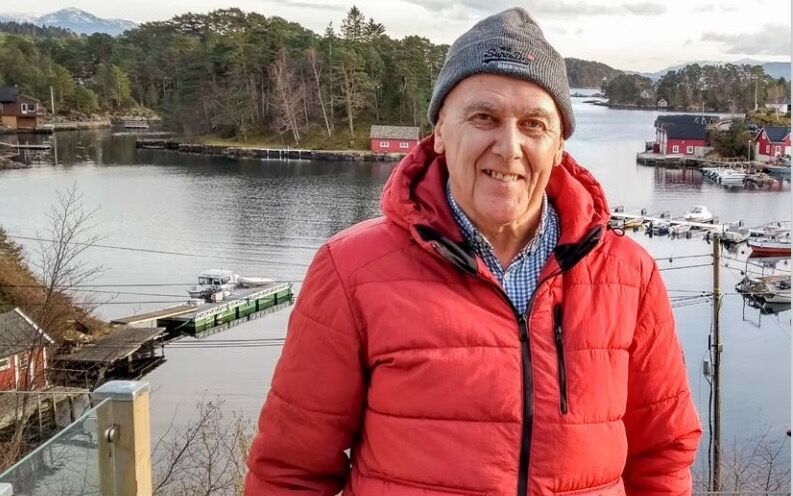 VITNET OM MIRAKLER: I journalen kunne spesialisten lese at Harald Revne hadde 40 prosent lungekapasitet. Han undersøkte ham – Spesialisten fant ut at jeg hadde 98 prosent lungekapasitet. Han hadde ingen forklaring på hvordan jeg kunne bli frisk av en slik alvorlig svekkelse av lungekapasiteten. Han hadde aldri sett noe slikt før, forteller Harald Revne.
 Foto: Eli Bondlid