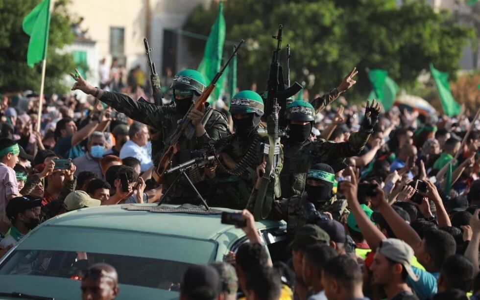 Maskerte militanter fra Ezz-Al Din Al-Qassam-brigadene, den væpnede fløyen til terrorbevegelsen Hamas, marsjerer i et anti-israelsk demonstrasjon i Beit Lahia, nord på Gazastripen, med deltakelse av Hamas Gaza-sjef Yehya Al-Sinwar 30. mai 2021.
 Foto: Majdi Fathi/TPS
