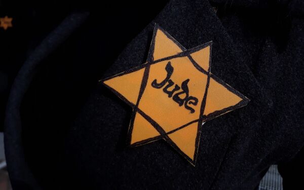 Stor juleutbetaling til holocaust-helter