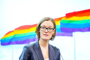 Kultur- og likestillingsminister Anette Trettebergstuen (Ap) under en pressekonferanse 17. februar 2023 der regjeringen lanserte ny handlingsplan for kjønns- og seksualitetsmangfold. — Barn under 18 år skal kunne ta pubertetsblokkere og gjøre kirurgiske ingrep, mens en voksen person skal ikke få lov å søke hjelp der de selv ønsker. Det henger ikke sammen, sier Per-Willy Amundsen.
 Foto: Fredrik Varfjell / NTB