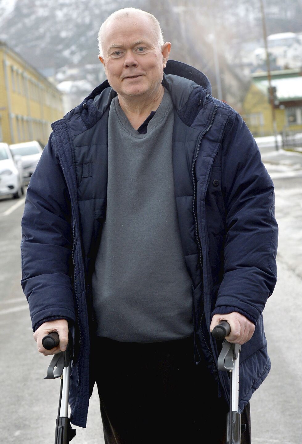 Betring: I dag er Hans Mannefreds sin rullator bytta ut med ei krykke.
 Foto: Kai Rehn