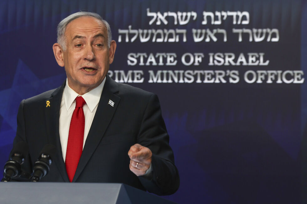 Israels statsminister Benjamin Netanyahu anklager Frankrike, Storbritannia og Canada for å løpe Hamas' ærend etter de tre landenes kritikk av Israel og trusselen om å innføre sanksjoner.
 Foto: Ronen Zvulun / Pool via AP / NTB