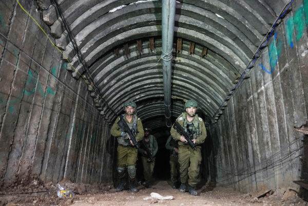 Ekspert på befaring i tunneler: Kaster nytt lys på Hamas