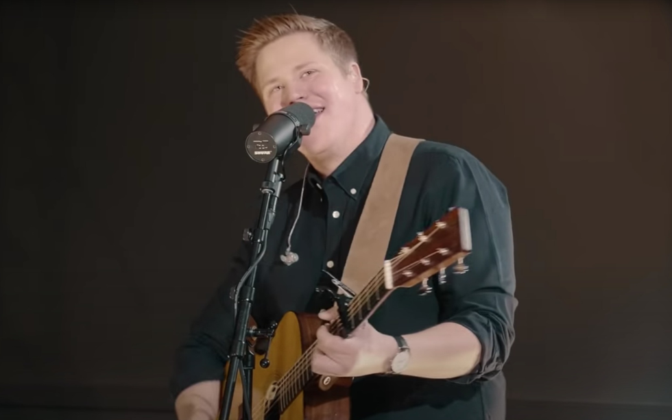 Lovsangsleder Vetle Jarandsen er gjest i Live fra Bergen tirsdag 12. oktober.
Foto: Skjermbilde fra en av musikkvideoene til Vetle Jarandsen