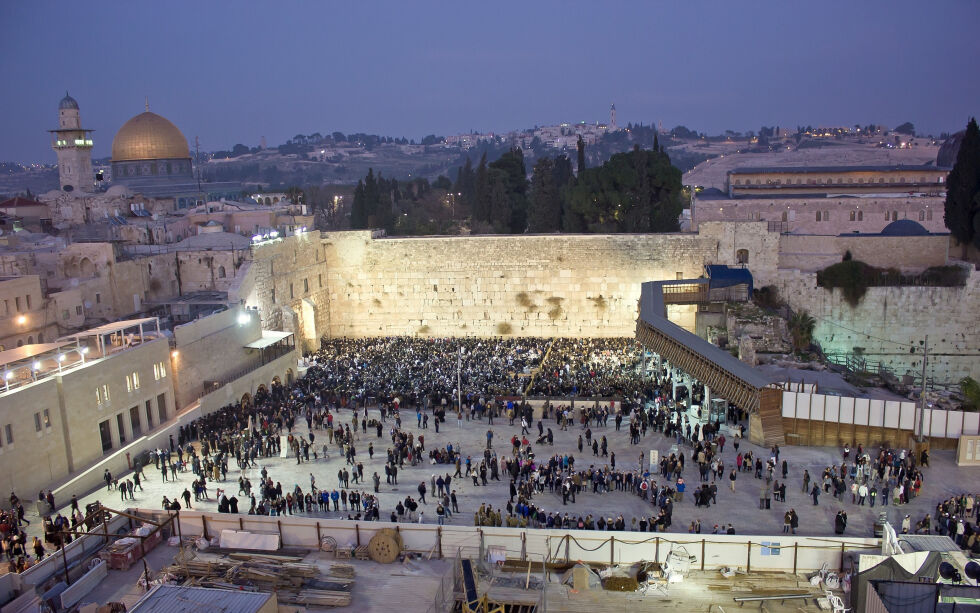 Vestmuren: Den israelske regjeringen har skrinlagt et kontroversielt lovforslag som medførte bøter og fengselstraff for uønsket adferd ved Vestmuren.
 Foto: Demetrios Karatassos, CC0, via Wikimedia Commons