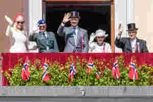 Prinsessen på Slottsbalkongen i paradeuniform