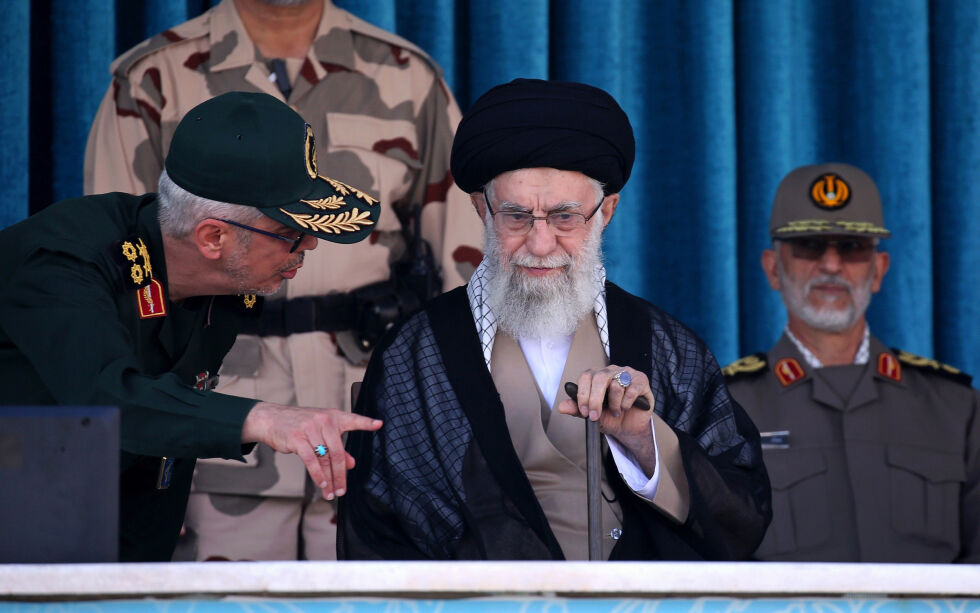 Den øverste lederen for det fundamentalistiske islamregimet i Iran, Ayatollah Ali Khamenei, mener at opptøyene i landet er forårsaket av sionister og USA.
 Foto: Ap/NTB