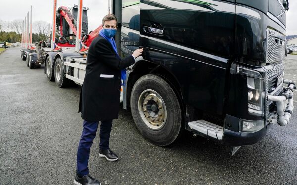 Hareide vil få flere til å velge miljøvennlige kjøretøy