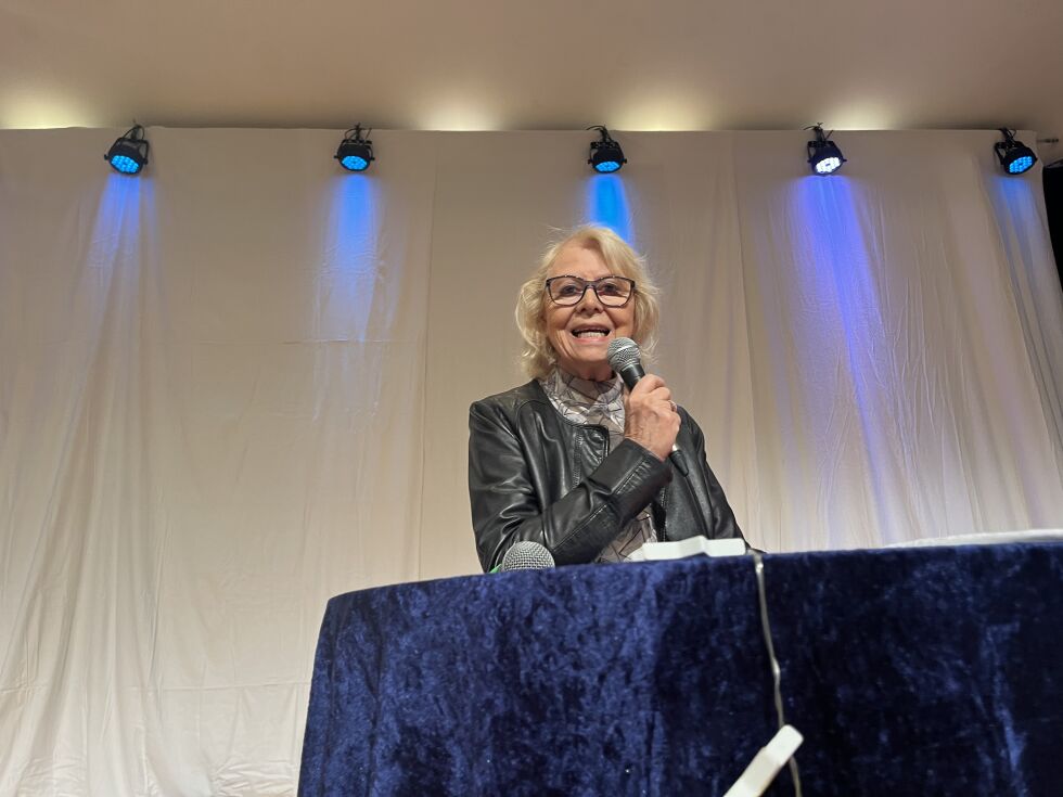 TALTE: Grethe Tangen Olsen i Exodus Nord på talerstolen på Bildøy.
 Foto: Ingvill Mydland
