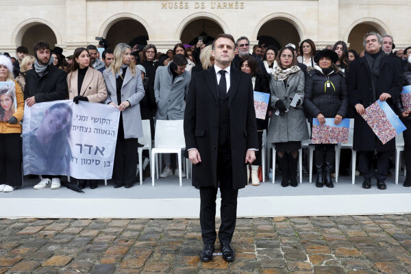 Macron kaller Hamas-angrepet for den største antisemittiske massakren i vårt århundre