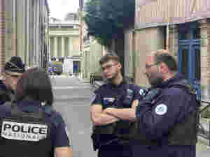 Politiet skjøt og drepte mann som prøvde å sette fyr på synagoge