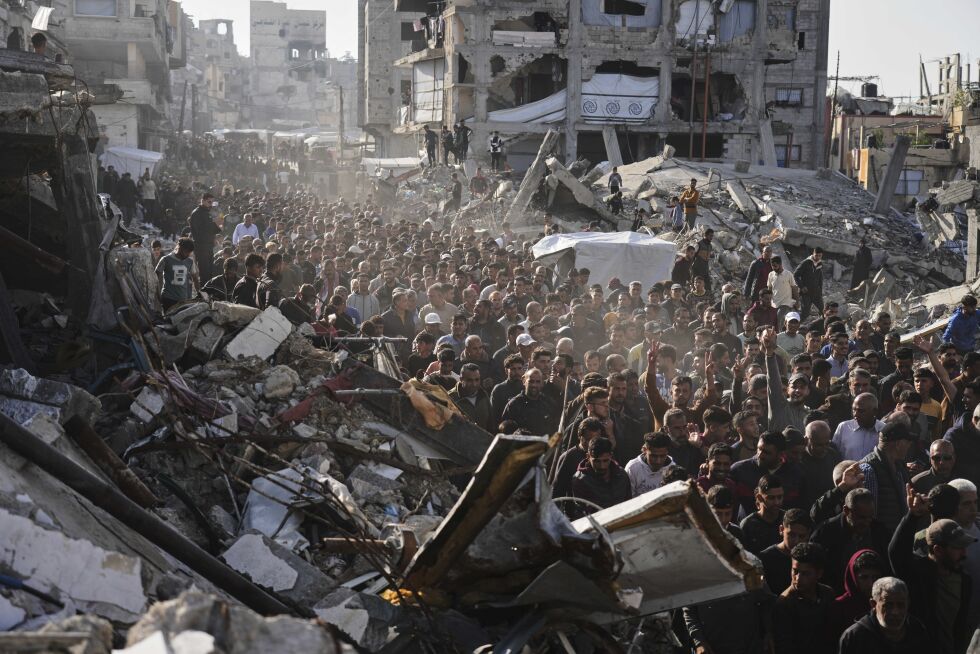 Palestina-arabere deltar her i en demonstrasjon på Gaza.
 Foto: NTB/AP/Jehad Alshraf